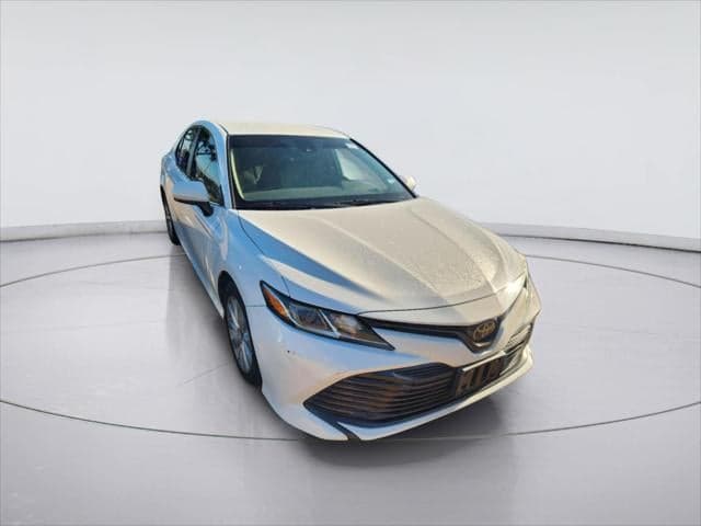 2020 Toyota Camry LE — photo 1 of 6