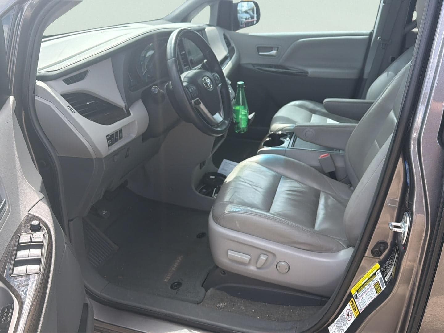 2017 Toyota Sienna XLE Premium — photo 1 of 32