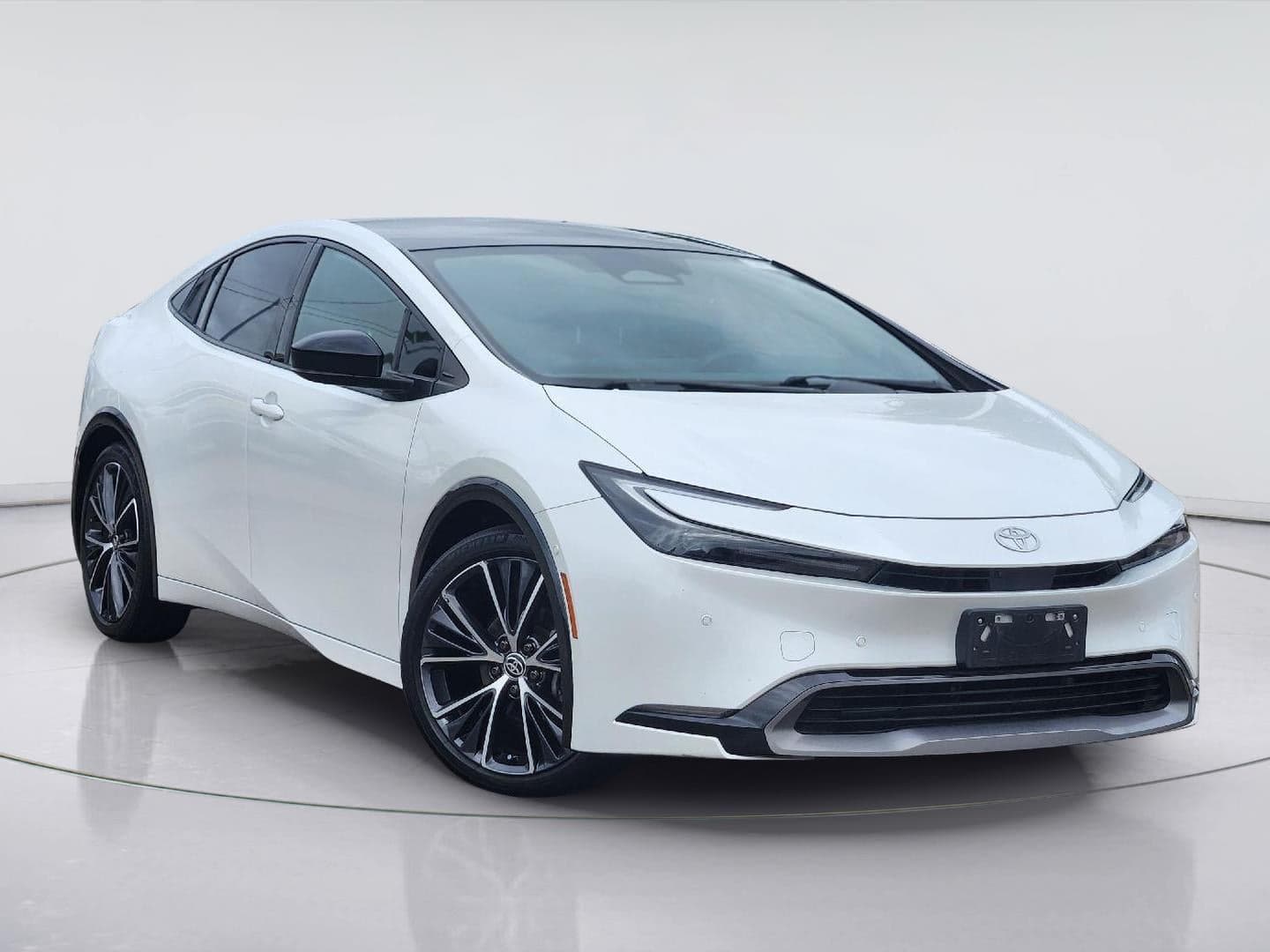2023 Toyota Prius Limited — photo 1 of 5