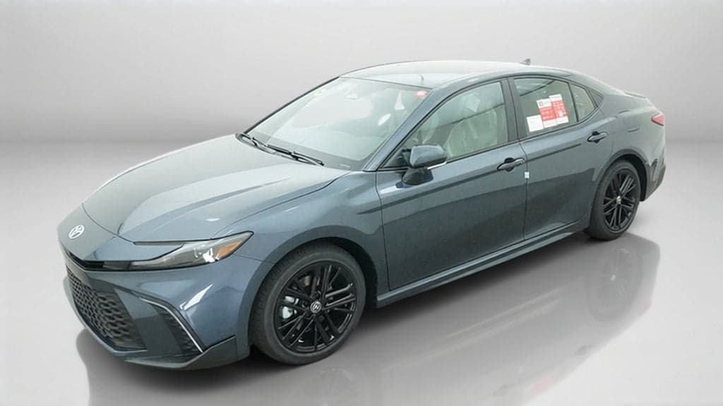 2026 Toyota Camry SE — photo 1 of 5