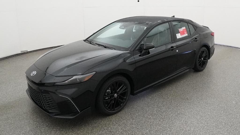 2026 Toyota Camry SE — photo 1 of 33