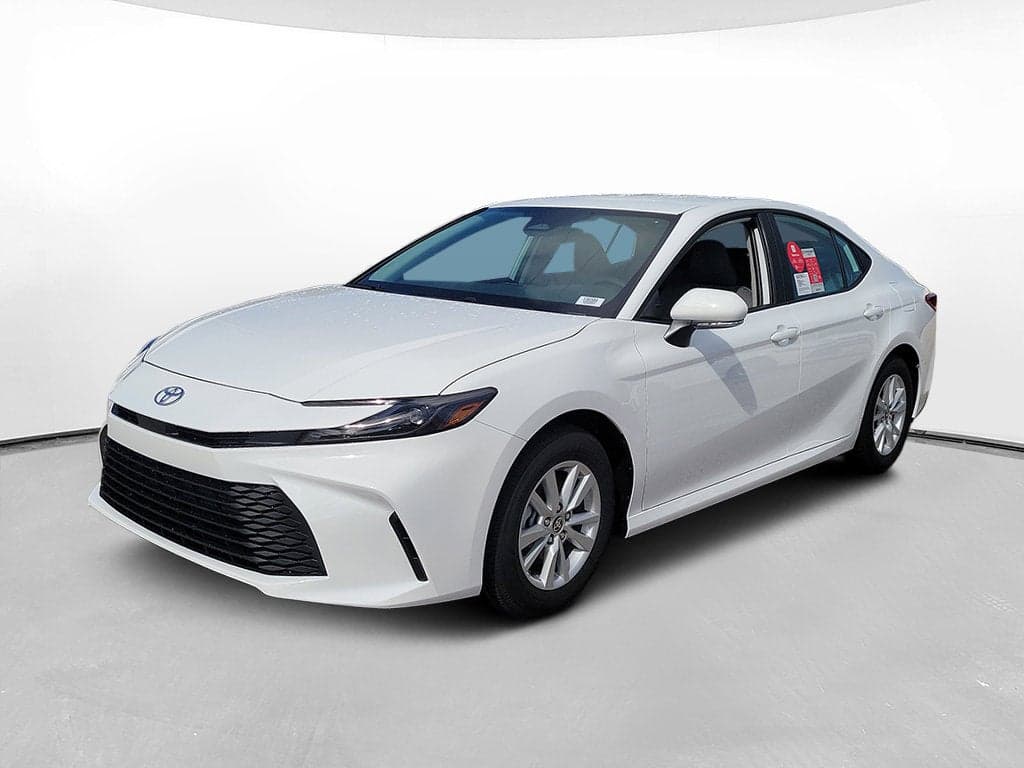 2027 Toyota Camry LE — photo 1 of 5