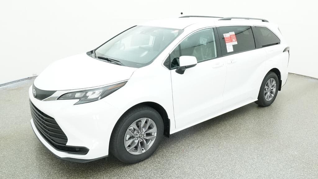 2026 Toyota Sienna LE — photo 1 of 33