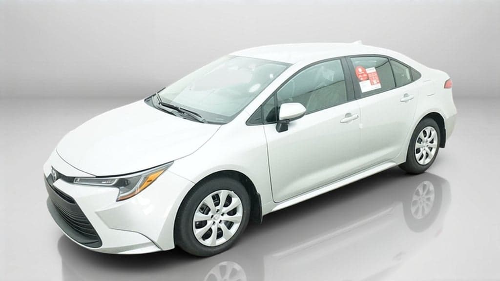 2027 Toyota Corolla LE — photo 1 of 5
