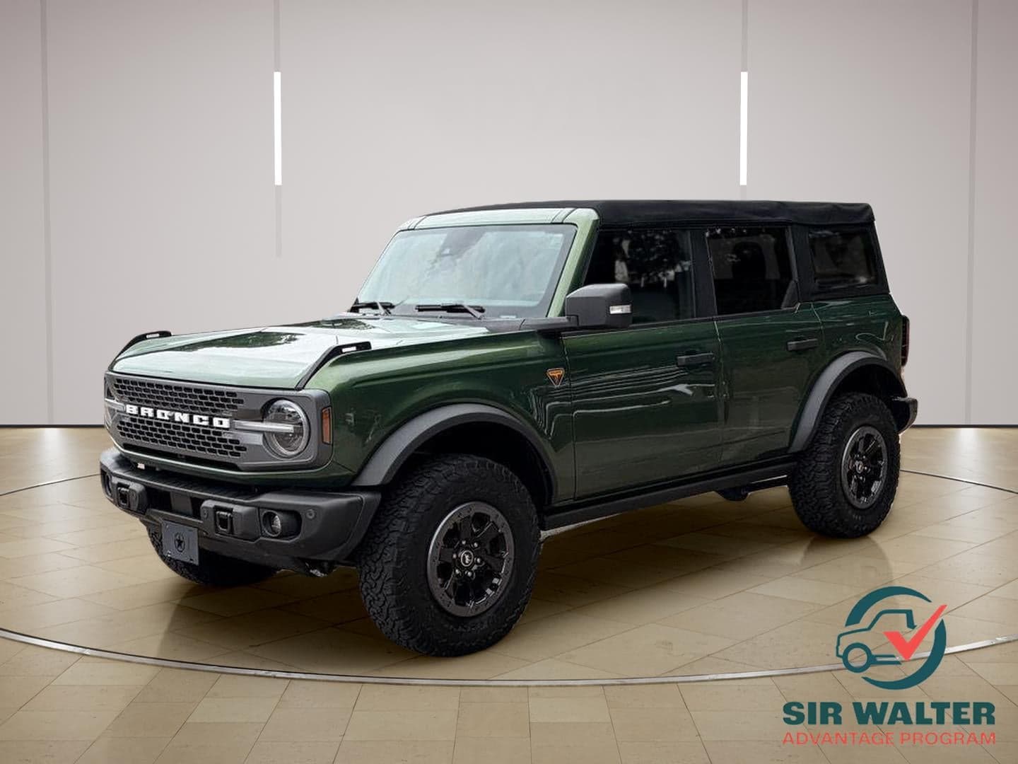 2023 Ford Bronco Base — photo 1 of 5