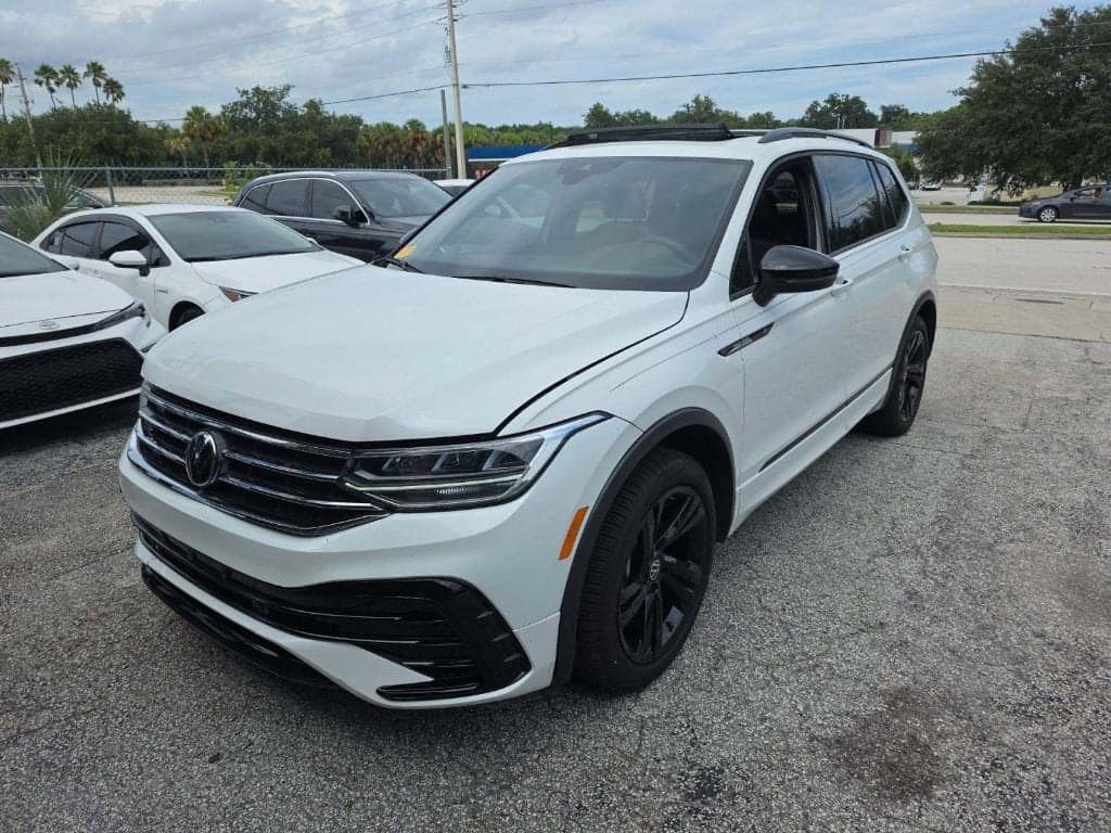 2024 Volkswagen Tiguan Base — photo 1 of 12