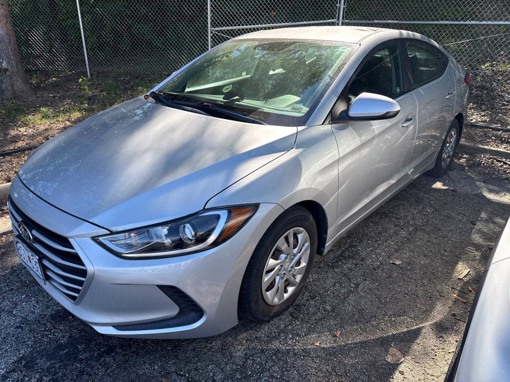 2017 Hyundai Elantra SE — photo 1 of 5