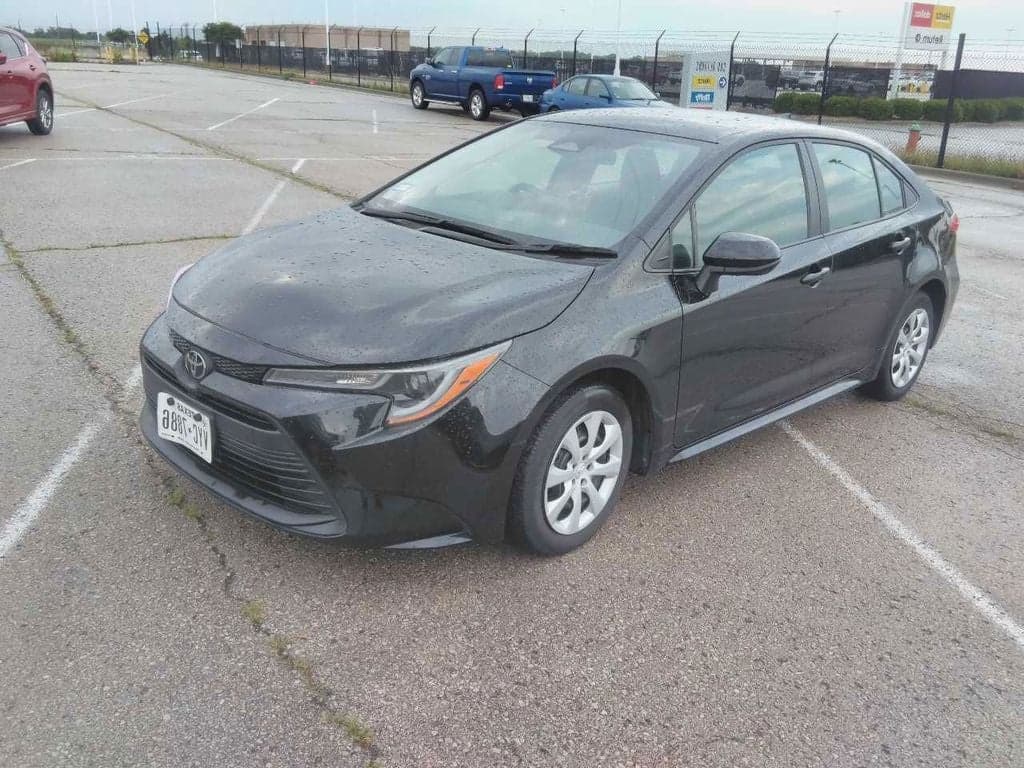 2025 Toyota Corolla LE — photo 1 of 7