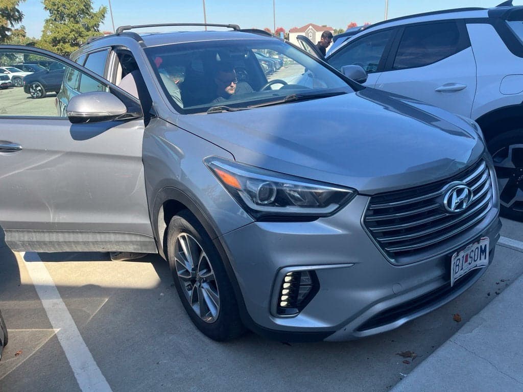 2017 Hyundai Santa Fe SE — photo 1 of 2