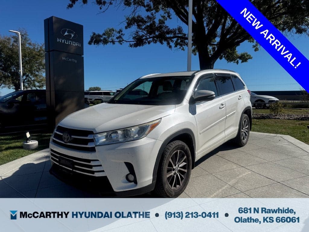 2017 Toyota Highlander XLE — photo 1 of 11