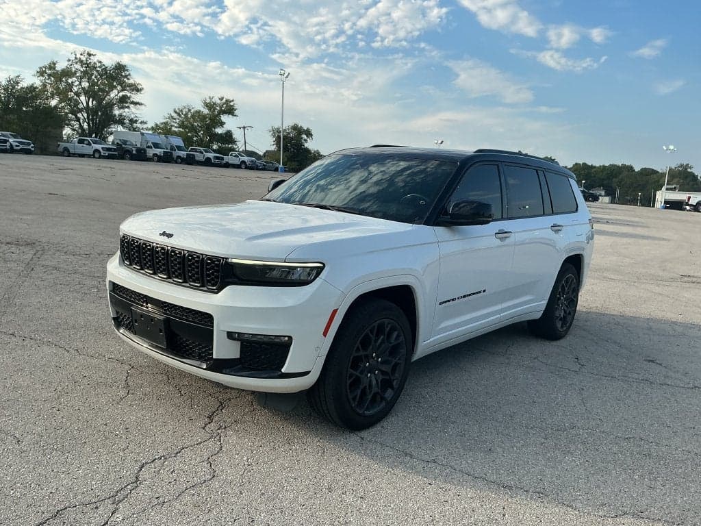 2023 Jeep Grand Cherokee L Summit — photo 1 of 33