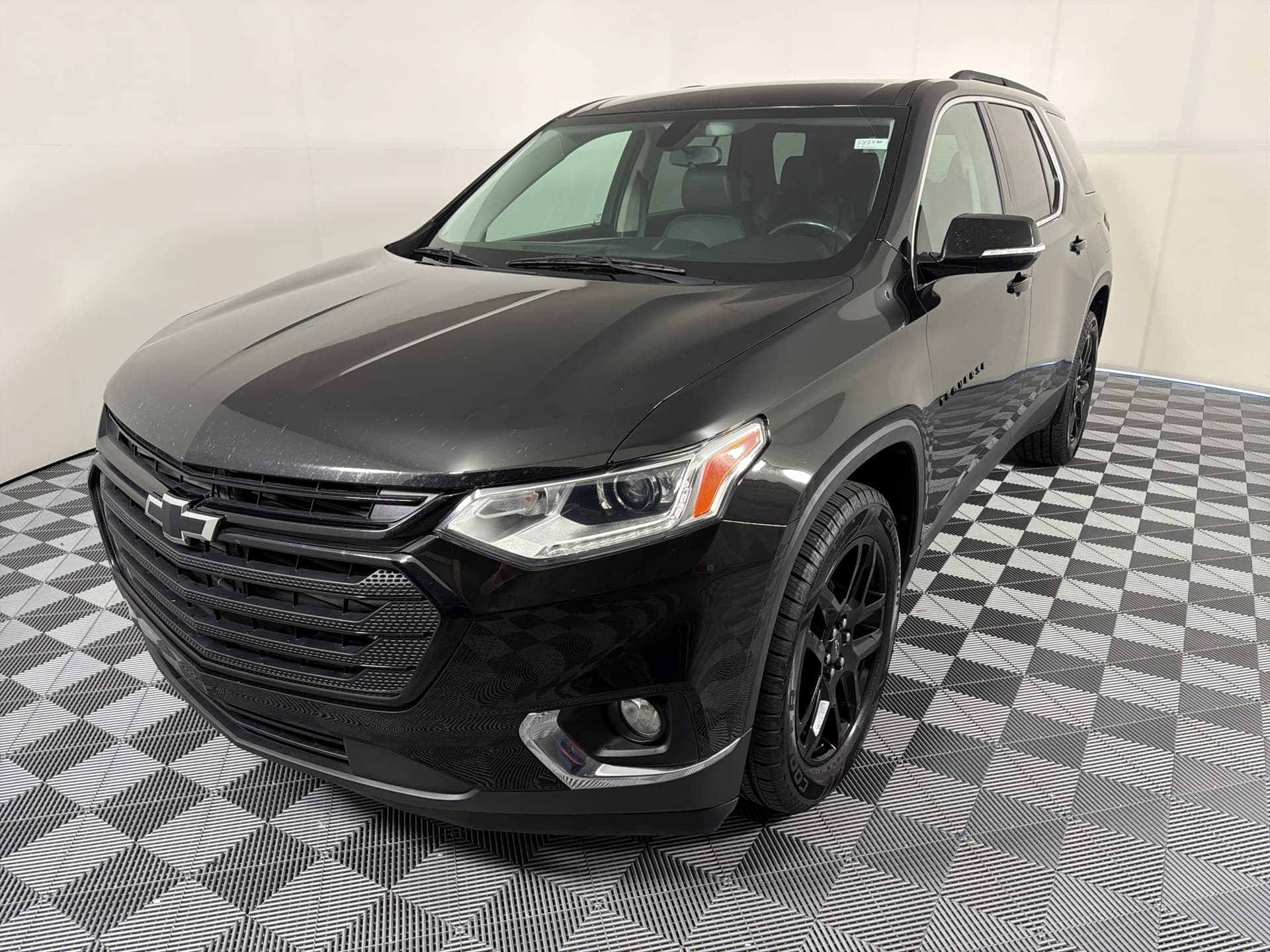 2019 Chevrolet Traverse LT Leather — photo 1 of 5