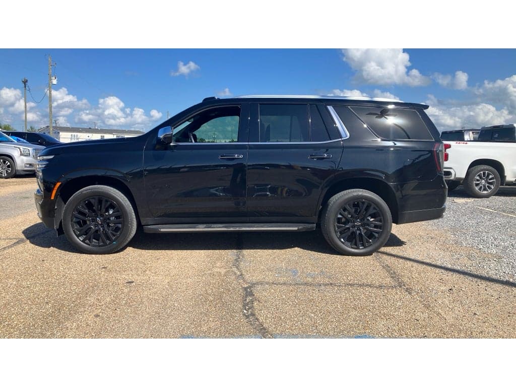 2025 Chevrolet Tahoe Premier — photo 1 of 5
