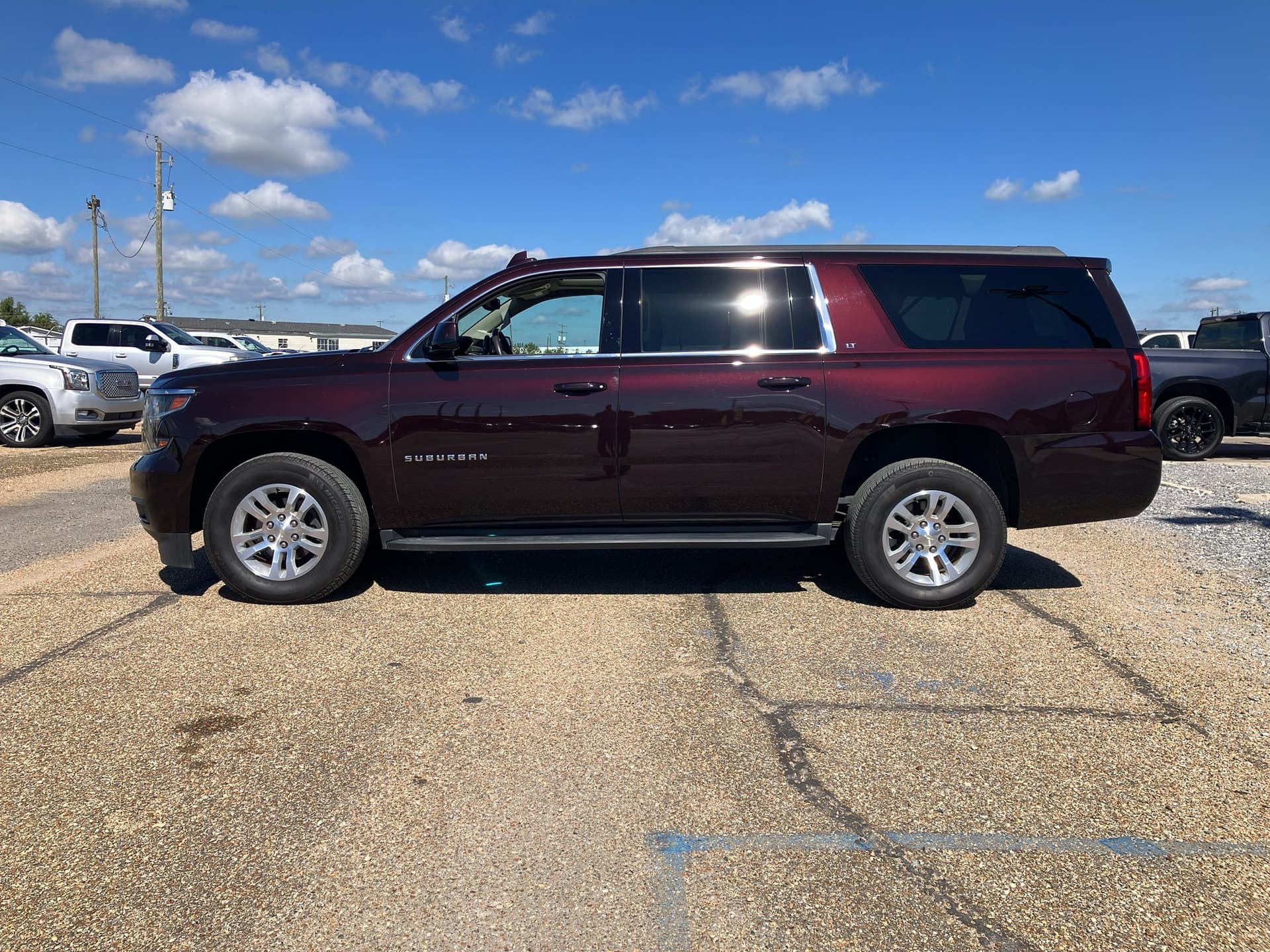 2020 Chevrolet Suburban LT — photo 1 of 5