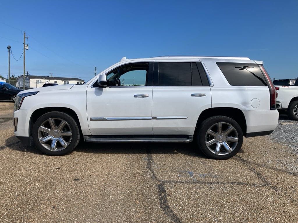 2016 Cadillac Escalade Luxury Collection — photo 1 of 5
