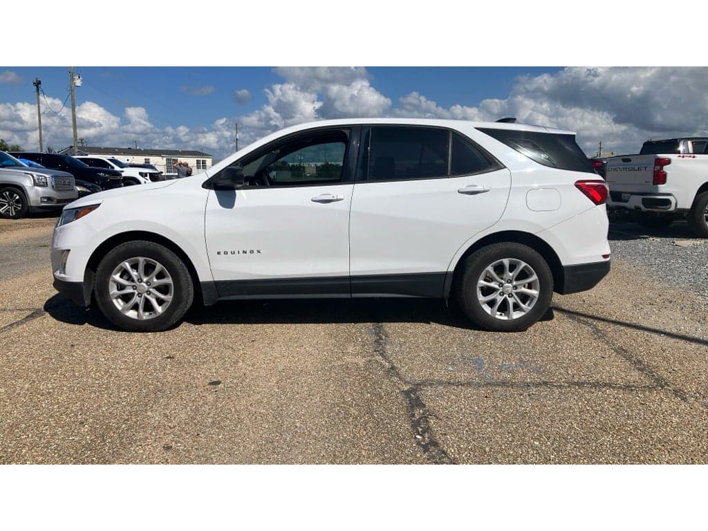 2018 Chevrolet Equinox LS — photo 1 of 5