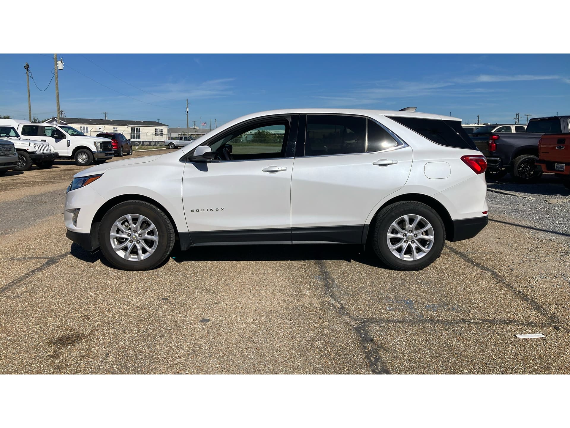 2020 Chevrolet Equinox LT — photo 1 of 5