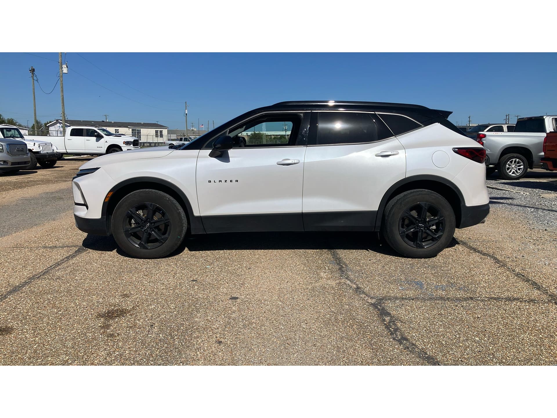2023 Chevrolet Blazer LT — photo 1 of 5