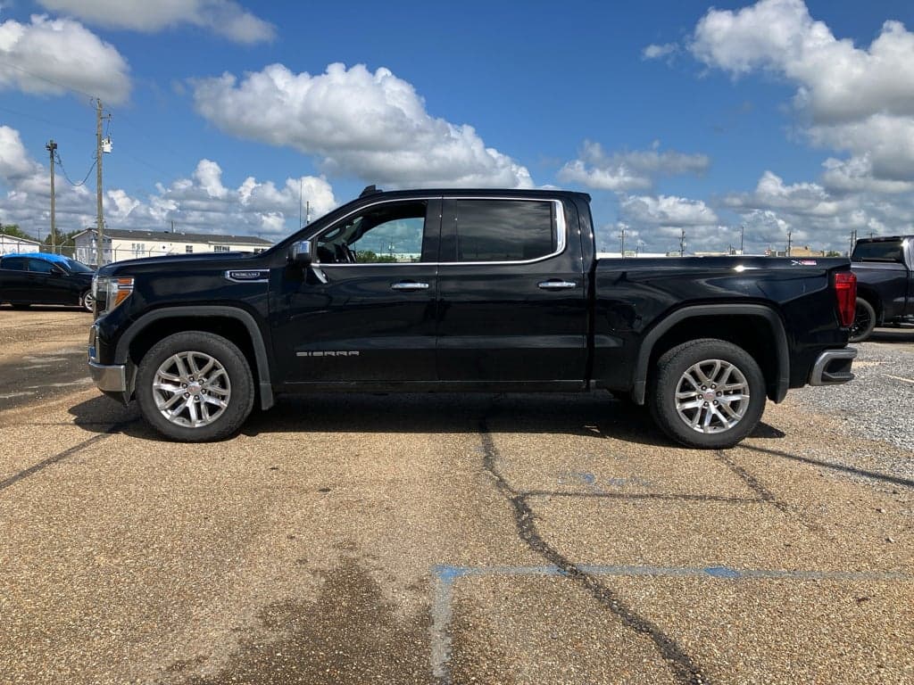 2021 GMC Sierra 1500 SLT — photo 1 of 5
