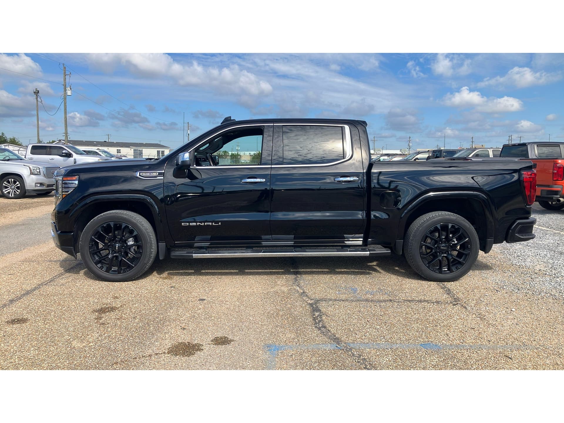 2024 GMC Sierra 1500 Denali — photo 1 of 5