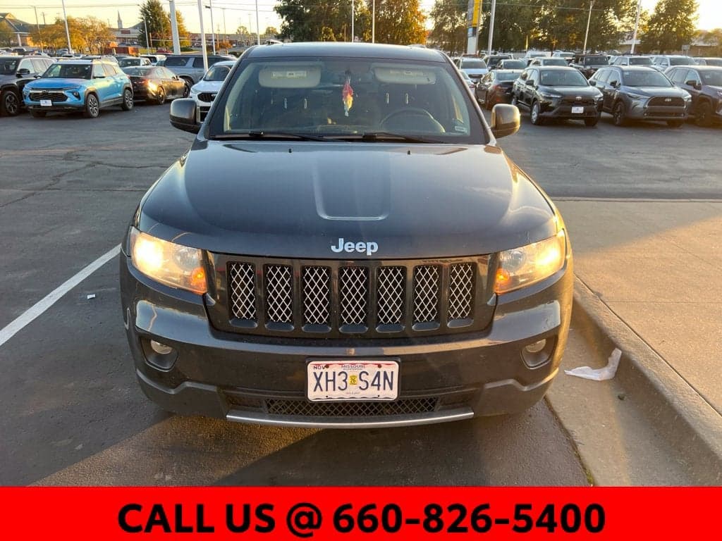 2012 Jeep Grand Cherokee Laredo — photo 1 of 5