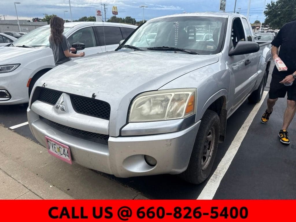 2007 Mitsubishi Raider LS — photo 1 of 9