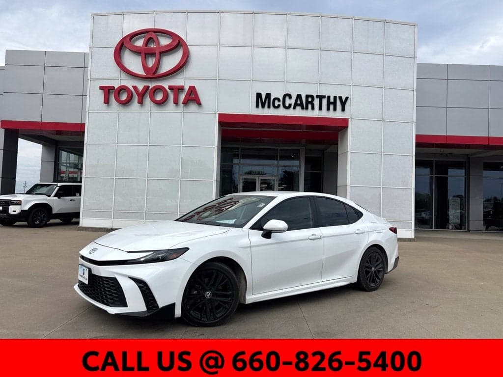 2025 Toyota Camry SE — photo 1 of 17