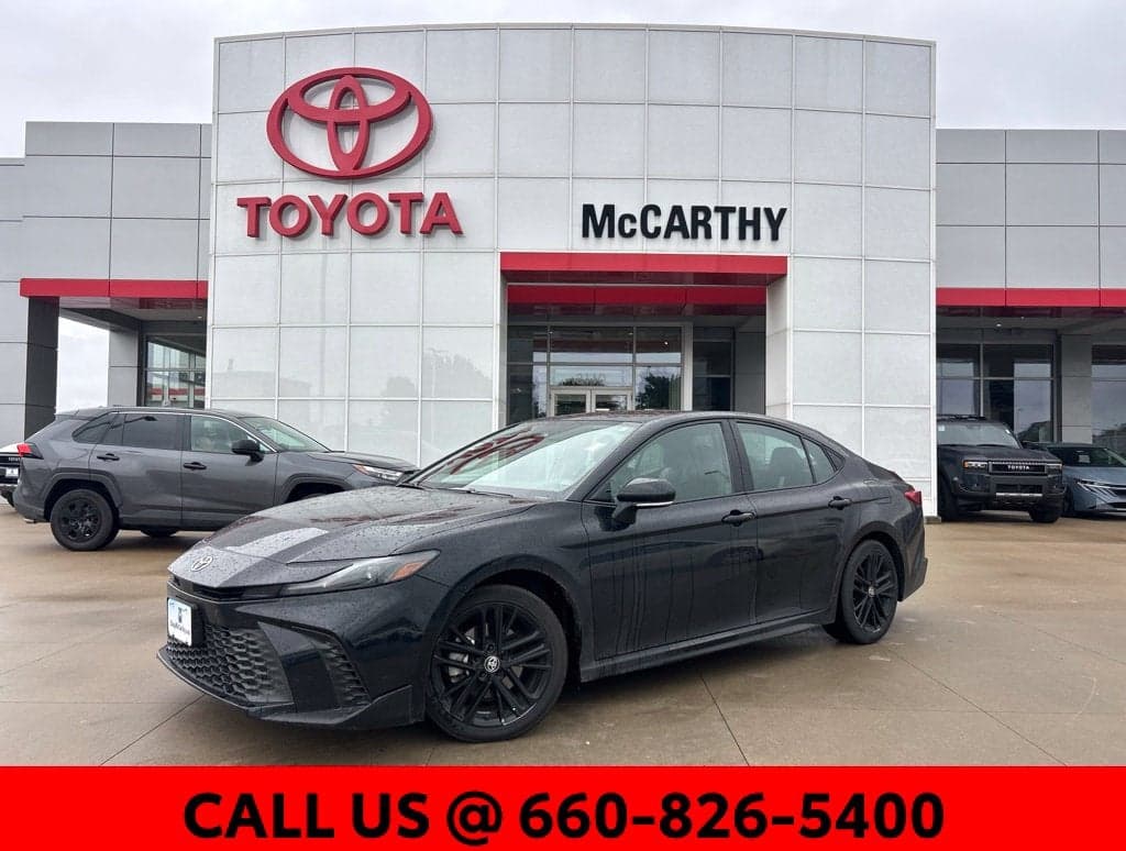 2025 Toyota Camry SE — photo 1 of 5
