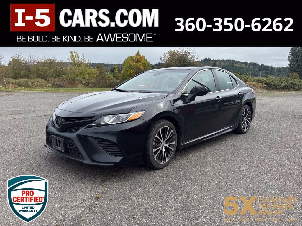 2020 Toyota Camry SE — photo 1 of 10