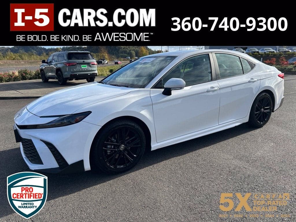 2025 Toyota Camry SE — photo 1 of 5