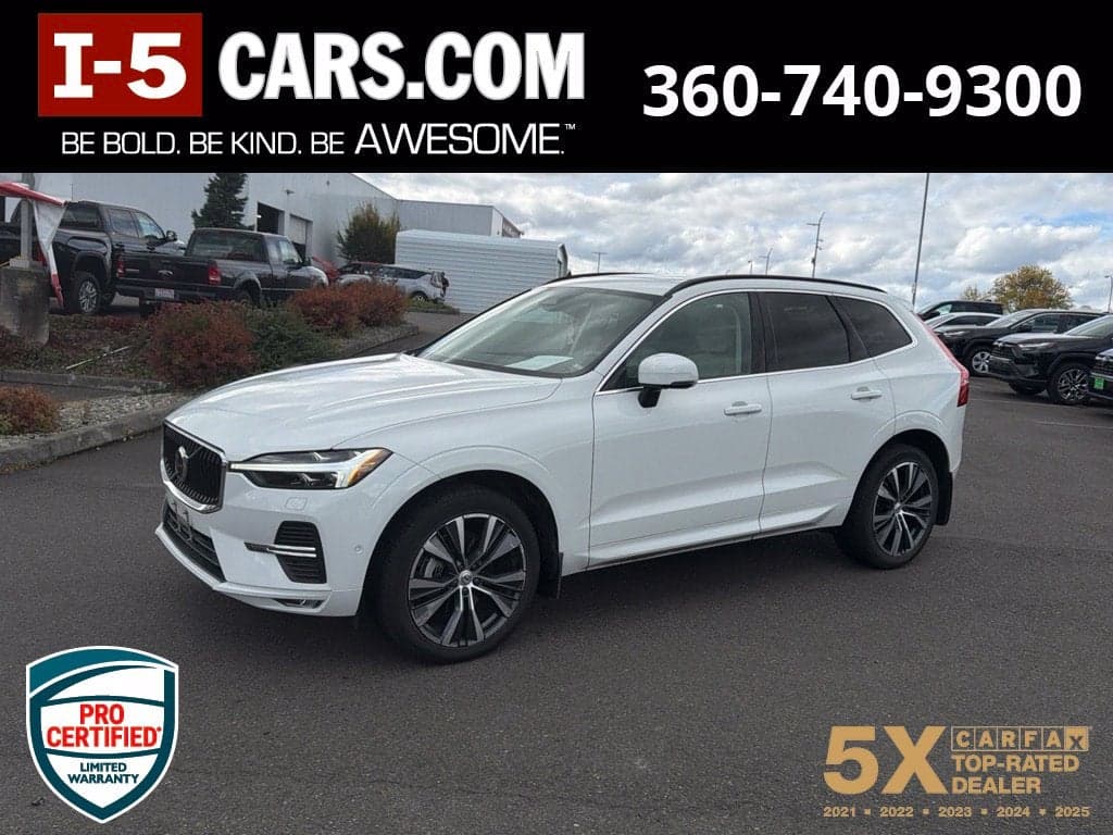 2022 Volvo XC60 Momentum — photo 1 of 5