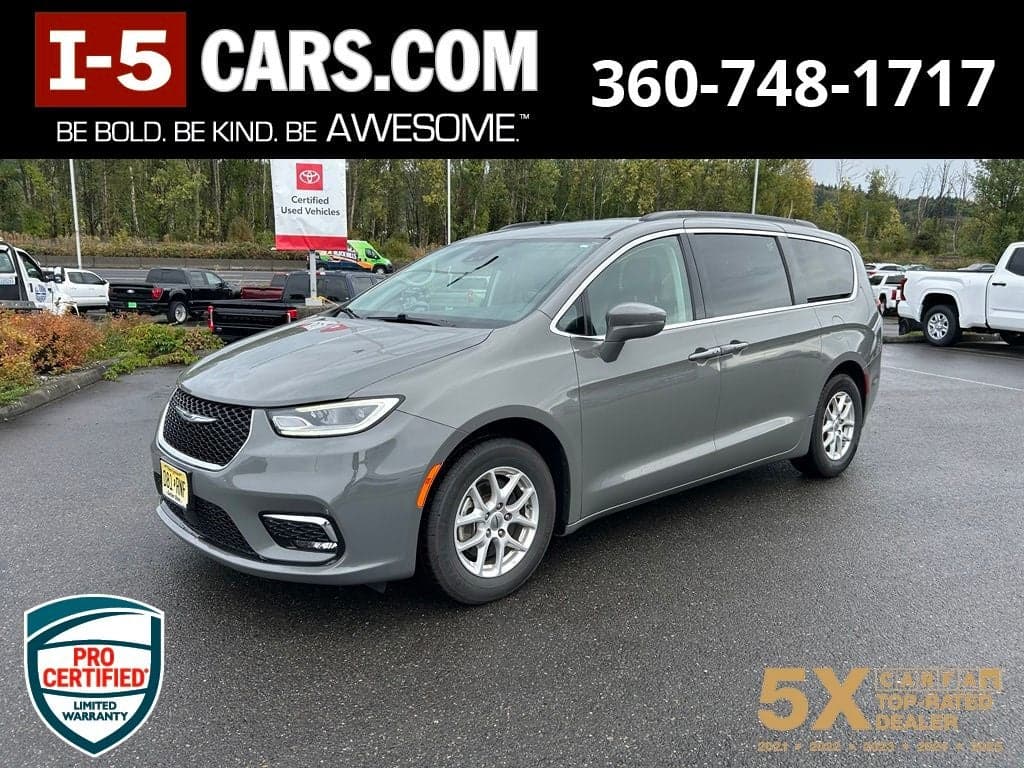 2022 Chrysler Pacifica Touring L — photo 1 of 7