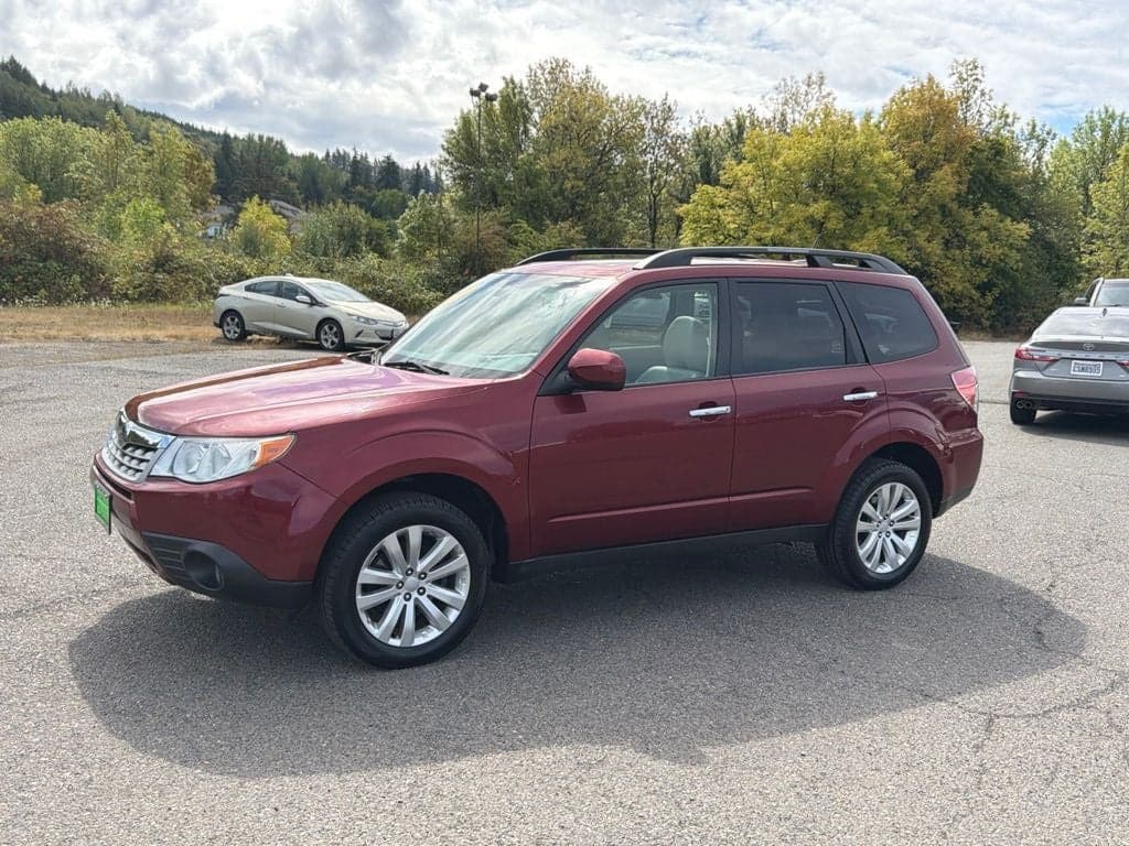 2013 Subaru Forester 2.5X Limited — photo 1 of 18