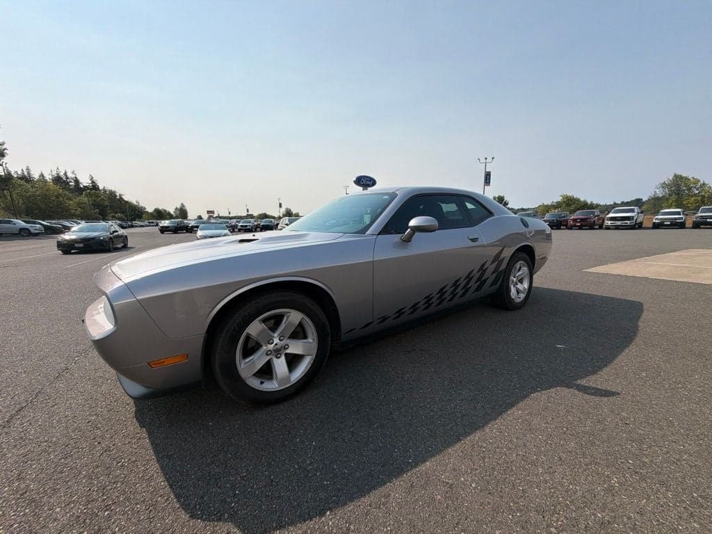 2013 Dodge Challenger SXT — photo 1 of 31