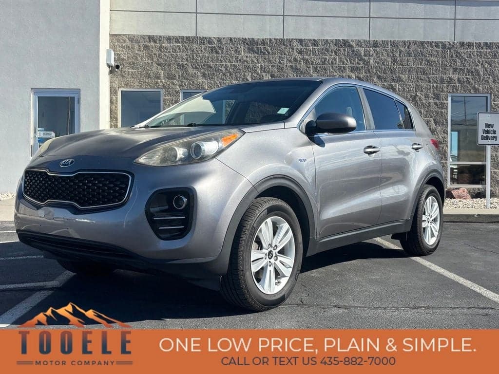 2017 Kia Sportage LX — photo 1 of 40