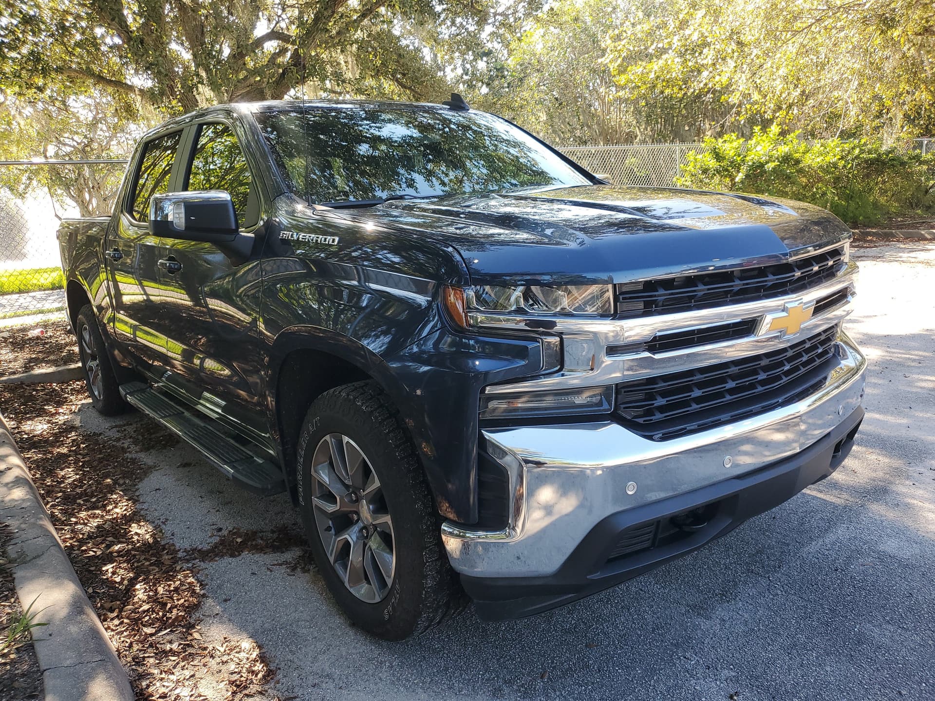 2020 Chevrolet Silverado 1500 LT — photo 1 of 5