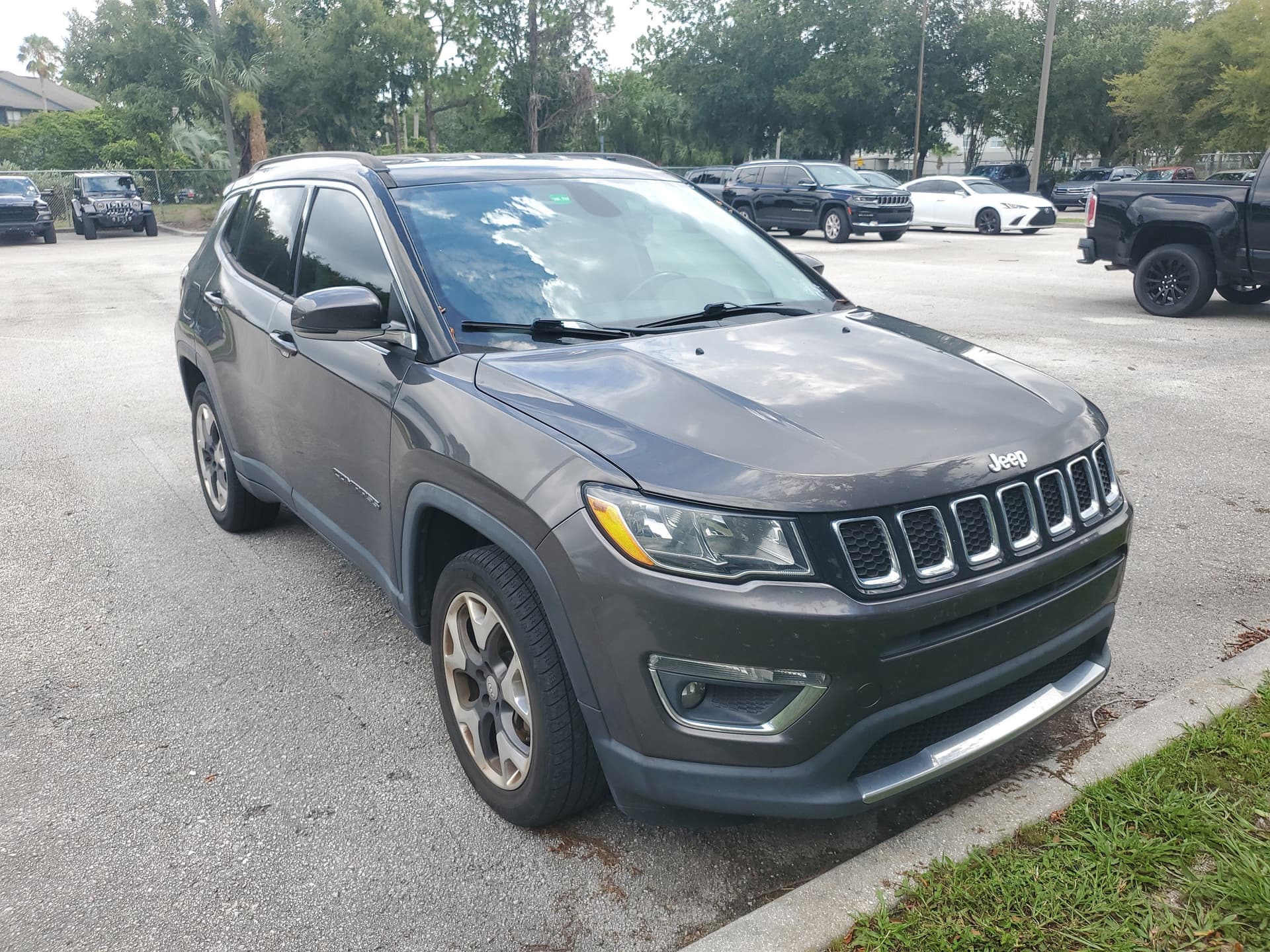 2018 Jeep Compass Limited — photo 1 of 17