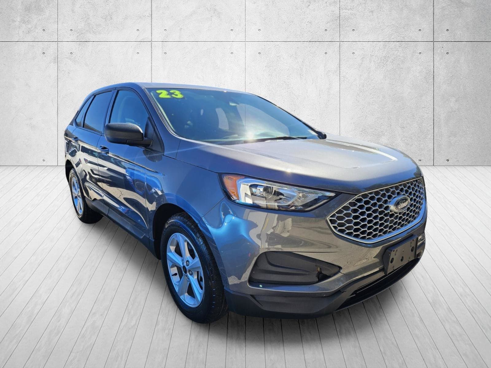 2023 Ford Edge SE — photo 1 of 5