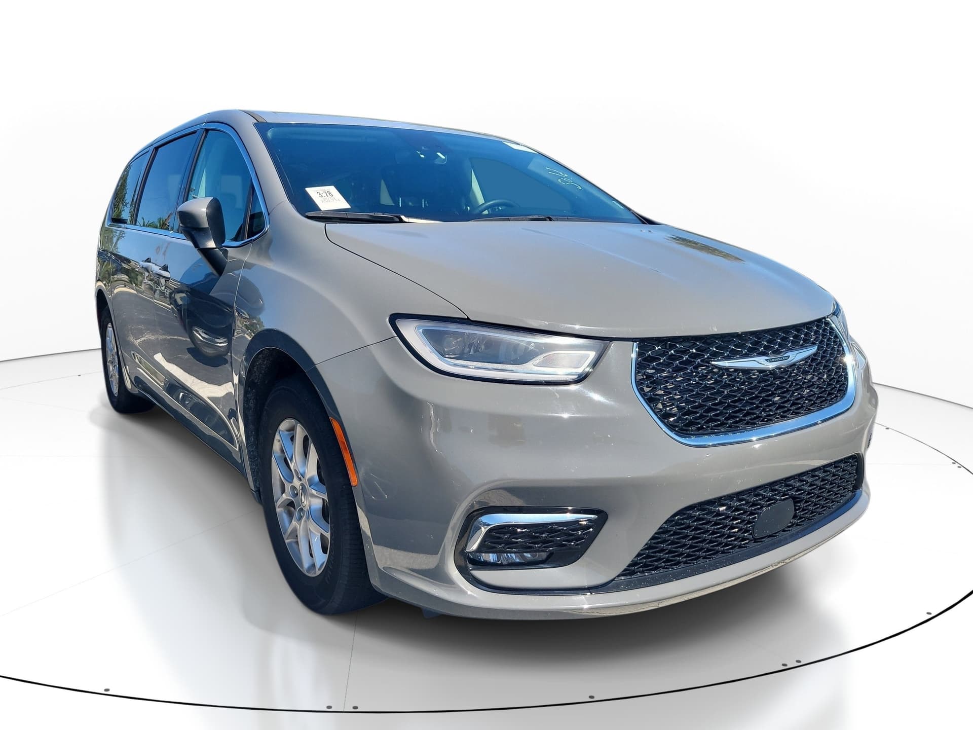 2023 Chrysler Pacifica Touring L — photo 1 of 5