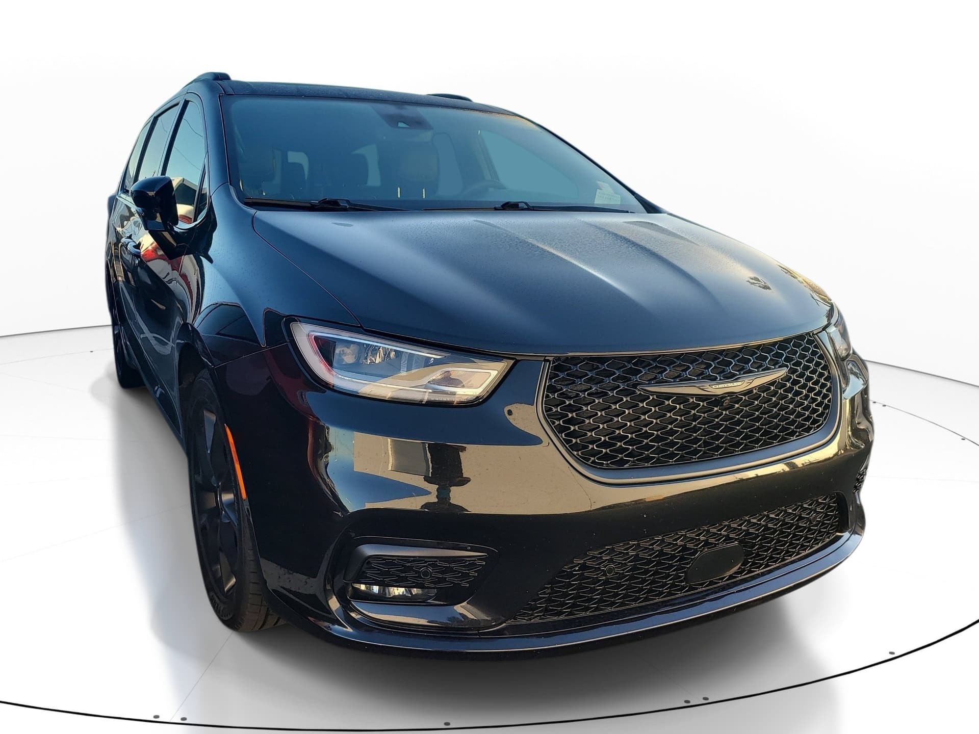 2024 Chrysler Pacifica Limited — photo 1 of 5