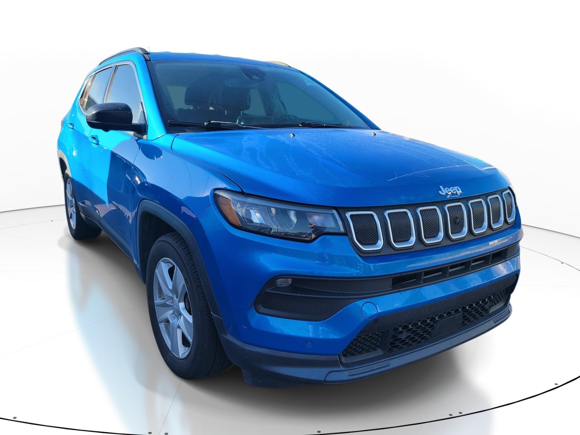 2022 Jeep Compass Latitude — photo 1 of 21