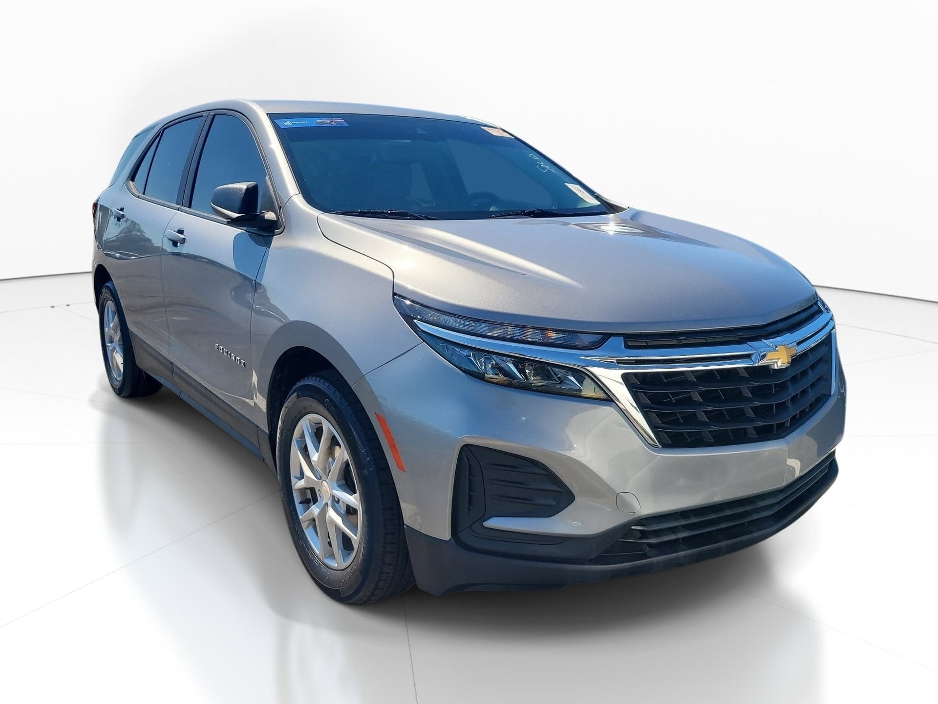 2023 Chevrolet Equinox LS — photo 1 of 5