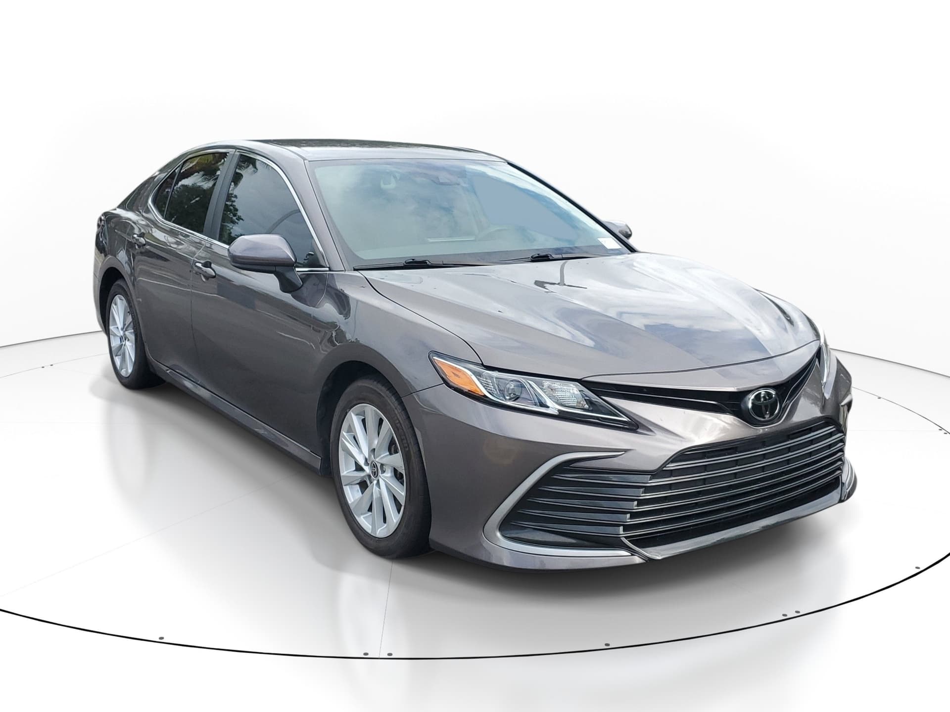 2024 Toyota Camry LE — photo 1 of 37