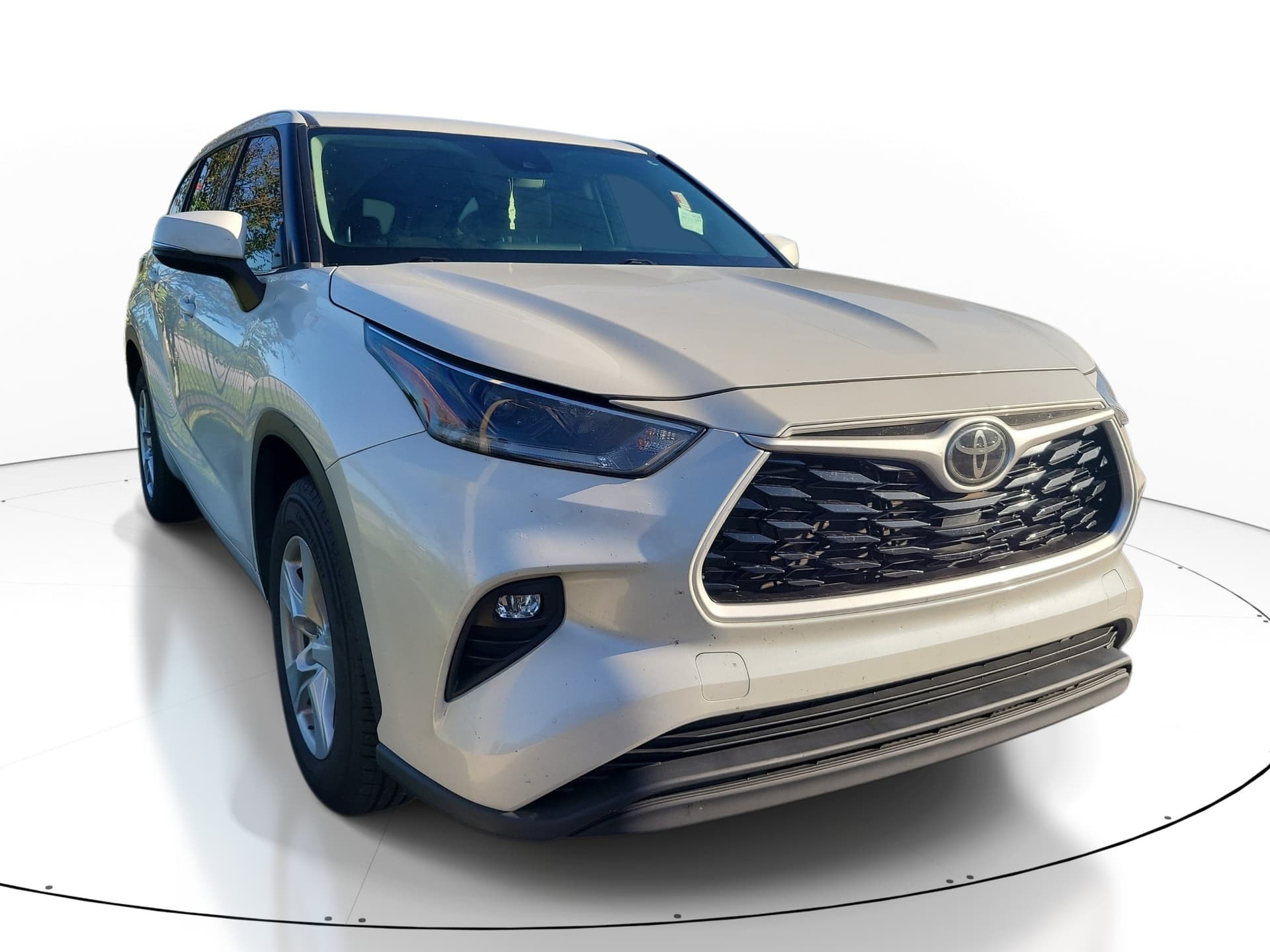2021 Toyota Highlander L — photo 1 of 21