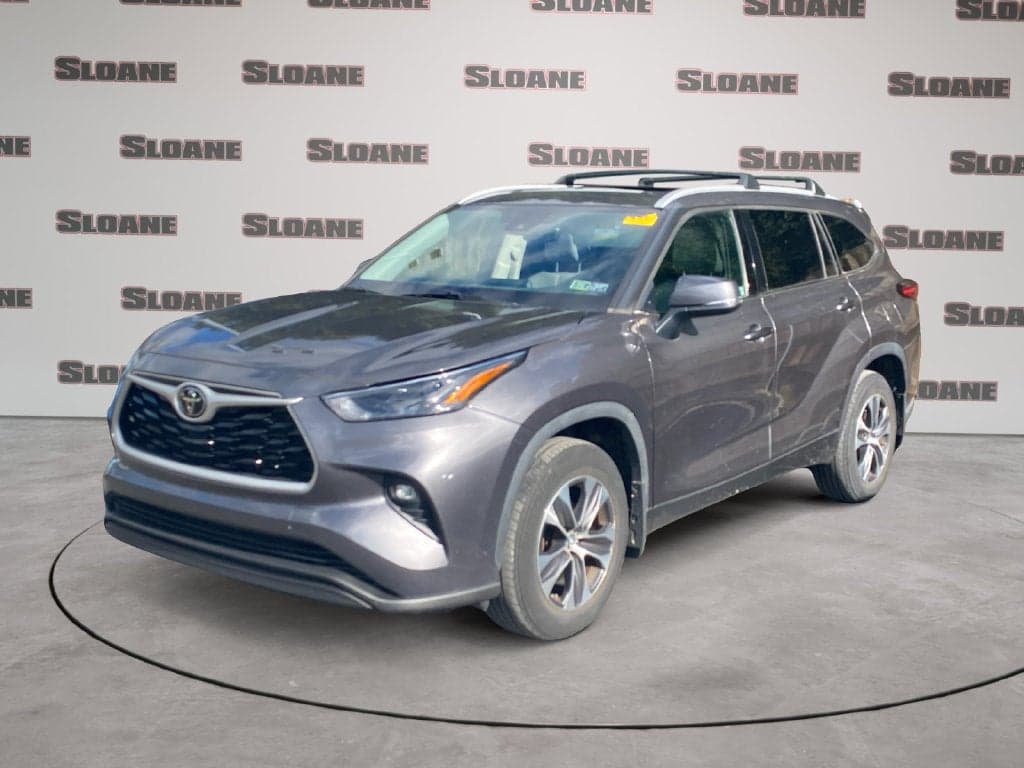 2022 Toyota Highlander XLE — photo 1 of 5