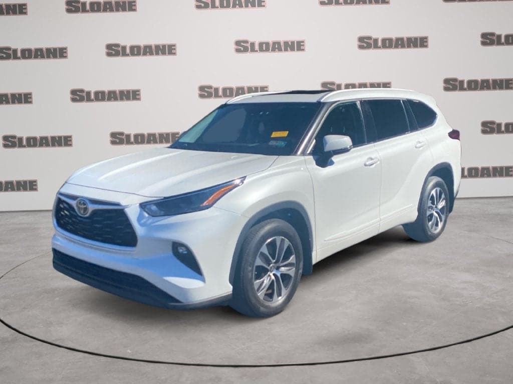 2022 Toyota Highlander XLE — photo 1 of 4