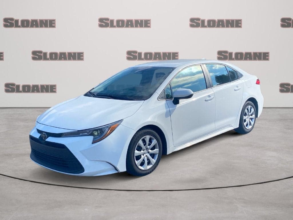 2025 Toyota Corolla LE — photo 1 of 5