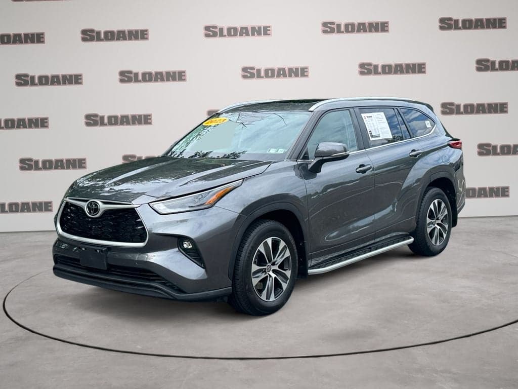 2023 Toyota Highlander XLE — photo 1 of 41