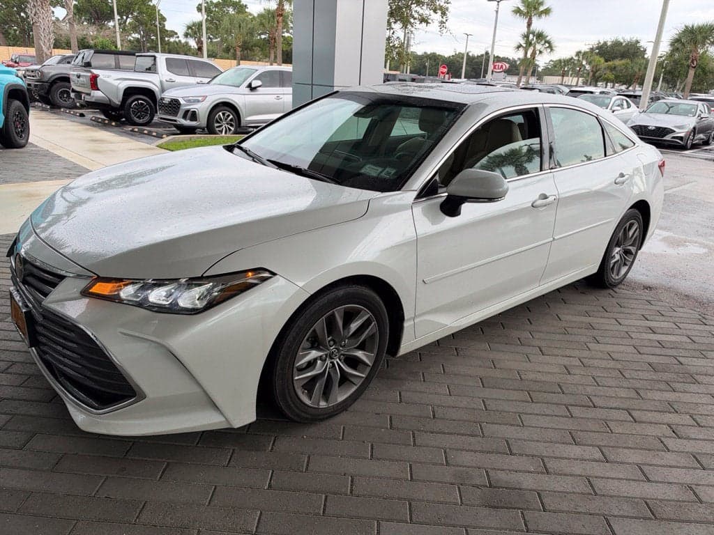 2019 Toyota Avalon XLE — photo 1 of 8