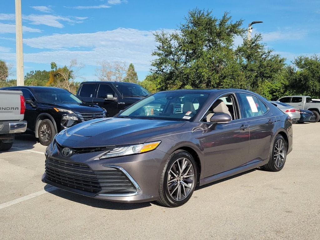 2021 Toyota Camry XLE — photo 1 of 8